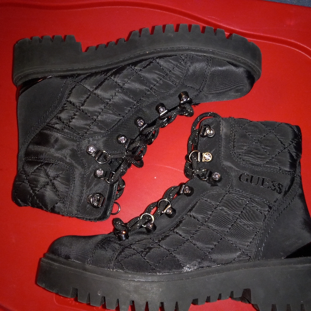 NWOT woman's size 6M Guess boots